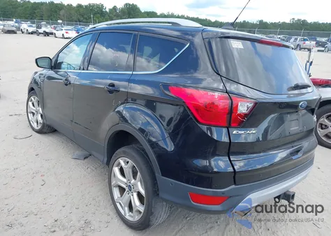 2019 Ford Escape Titanium z USA, uszkodzony, nr VIN 1FMCU9J96KUA29660